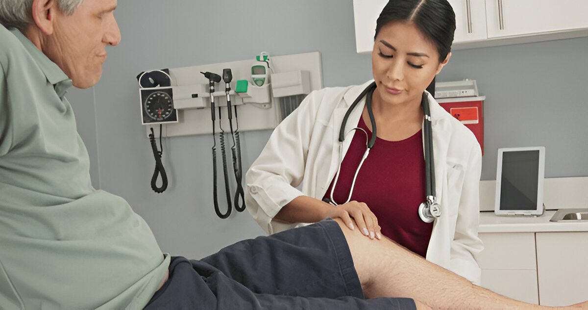 A female doctor checking a patient’s knee movement after knee replacement surgery