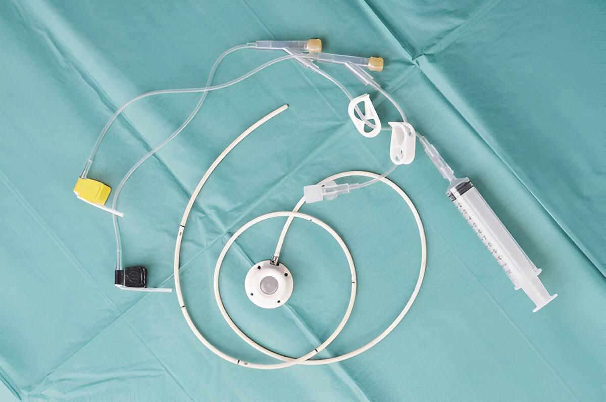 A chemo port, puncture at chest wall to aorta artery medical device as silicone cartridges, has a flexible tube with syringe and needle