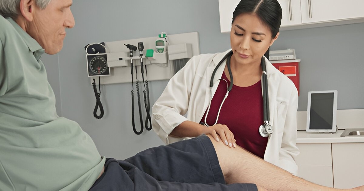 A female doctor checking a patient’s knee movement after knee replacement surgery
