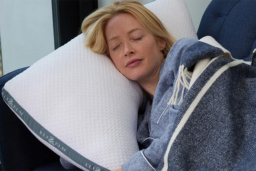 How to Use a Neck Pillow for a Pain Free Sleep